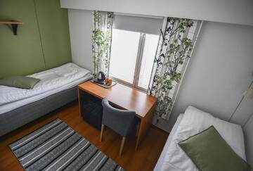 Фото номера Двухместный номер с 2 отдельными кроватями и ванной комнатой Курортные отели Kilpisjärven Retkeilykeskus Rooms г. Кильписъярви 10