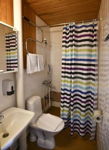 Фото номера Четырехместный номер с ванной комнатой Курортные отели Kilpisjärven Retkeilykeskus Rooms г. Кильписъярви 5